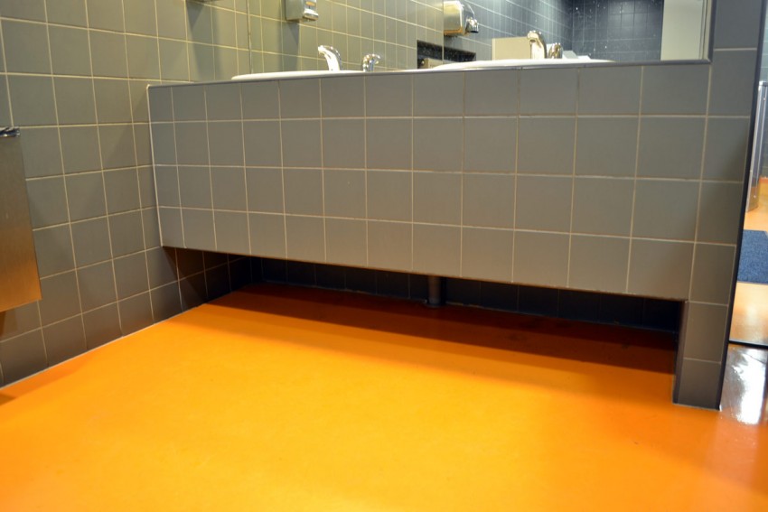 Наливной пол в ванной - варианты применения и технология укладки своими руками (70 фото)
