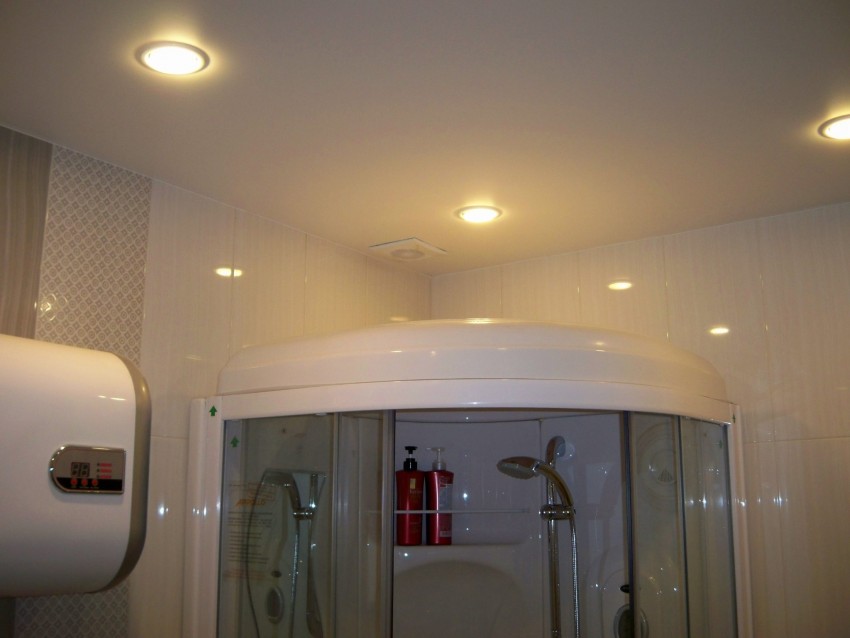 Отделка потолка в ванной - варианты отделки и ремонтных работ. 105 фото лучших совремненых работ