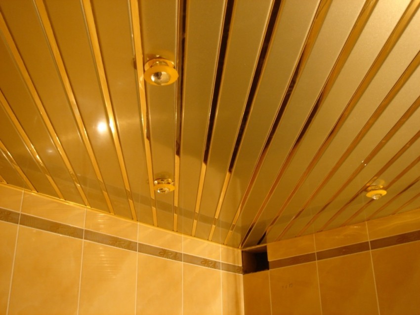 Зеркальный потолок в ванной - технология установки, особенности и виды современных проектов (85 фото)
