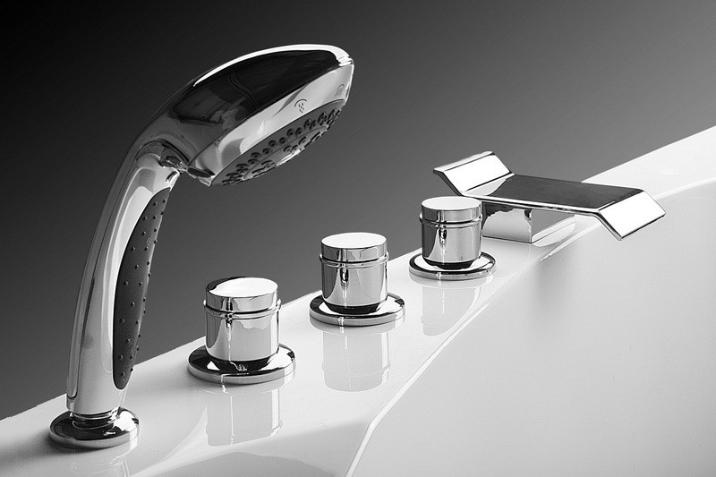 На какой высоте правильно установить смеситель над ванной - стандарты установки