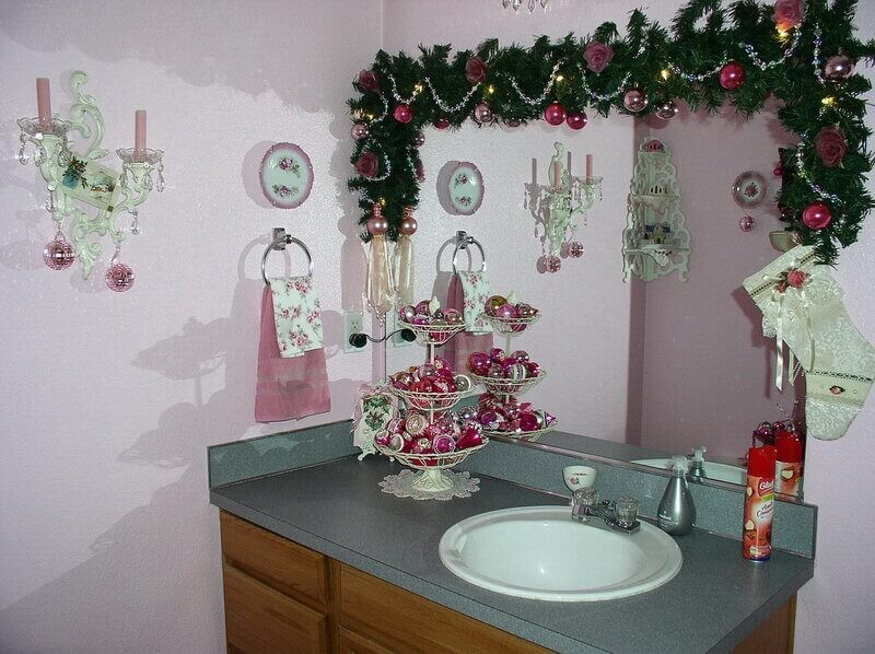 Идеи новогоднего украшения ванной комнаты